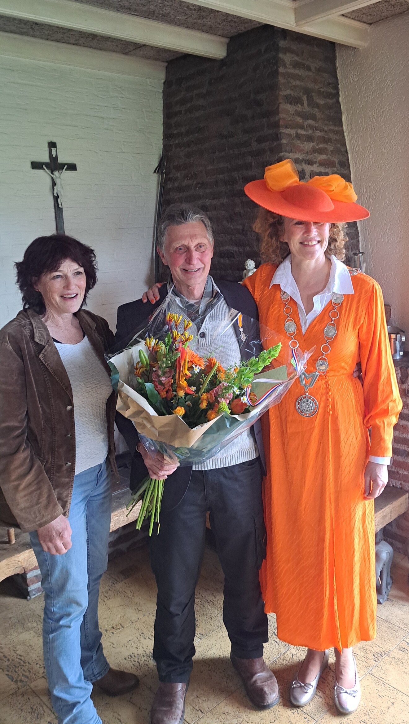Koninklijke lintje voor Harrie Mom – Loil.nl